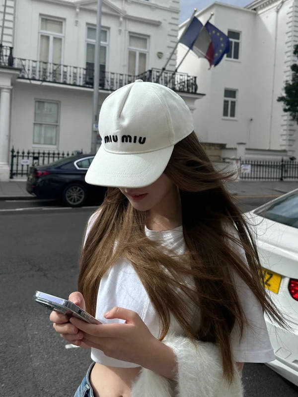 Miu Miu Hat MUH00196